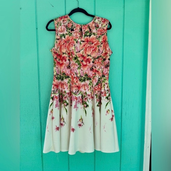 Gabby Skye Dresses & Skirts - Gabby Skye Women's Floral Fit and Flare
Sleeveless Dress Size 12